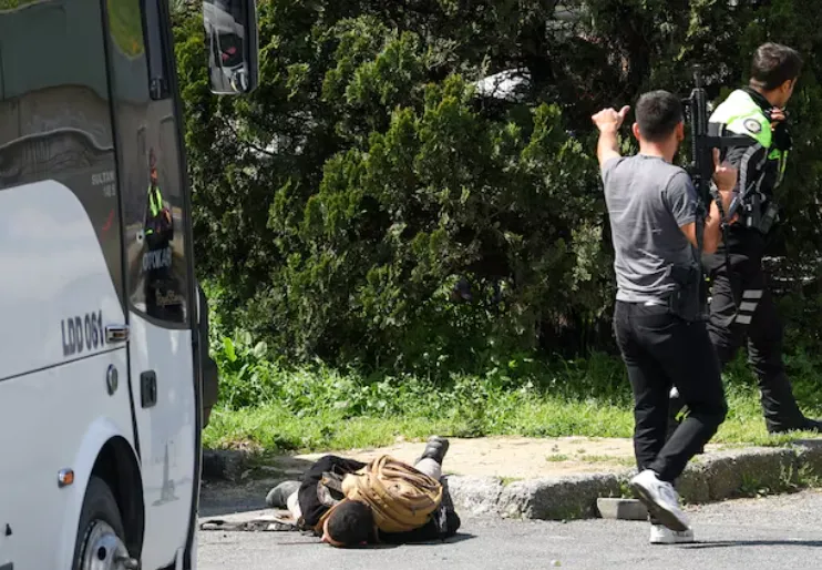 مقتل مهاجم وإصابة اثنين في اشتباك مع الشرطة قرب القنصلية الإسرائيلية في إسطنبول