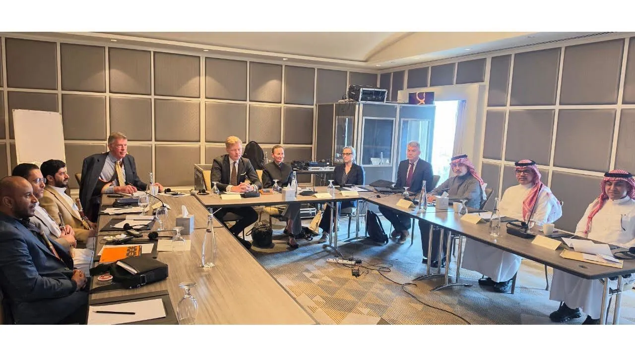 صحيفة لبنانية: السعودية حركت ملف السلام في اليمن خشية اغلاق باب المندب لتأمين صادرتها النفطية