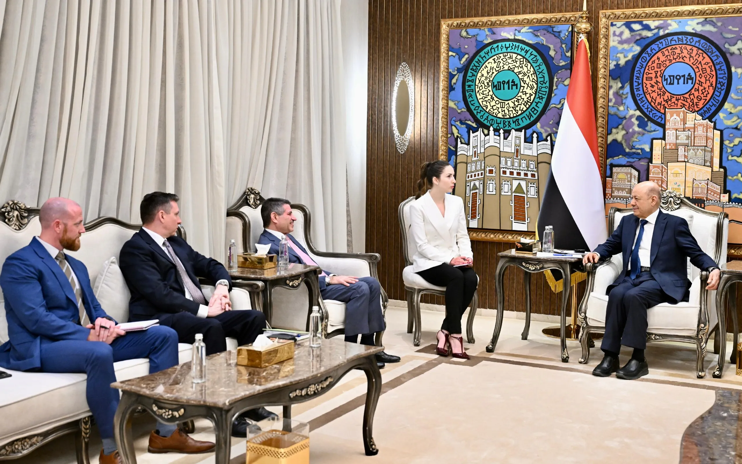 العليمي يحذر: الرهان على اعتدال سلوك النظام الإيراني ومليشياته سيقود إلى مزيد من التصعيد في المنطقة