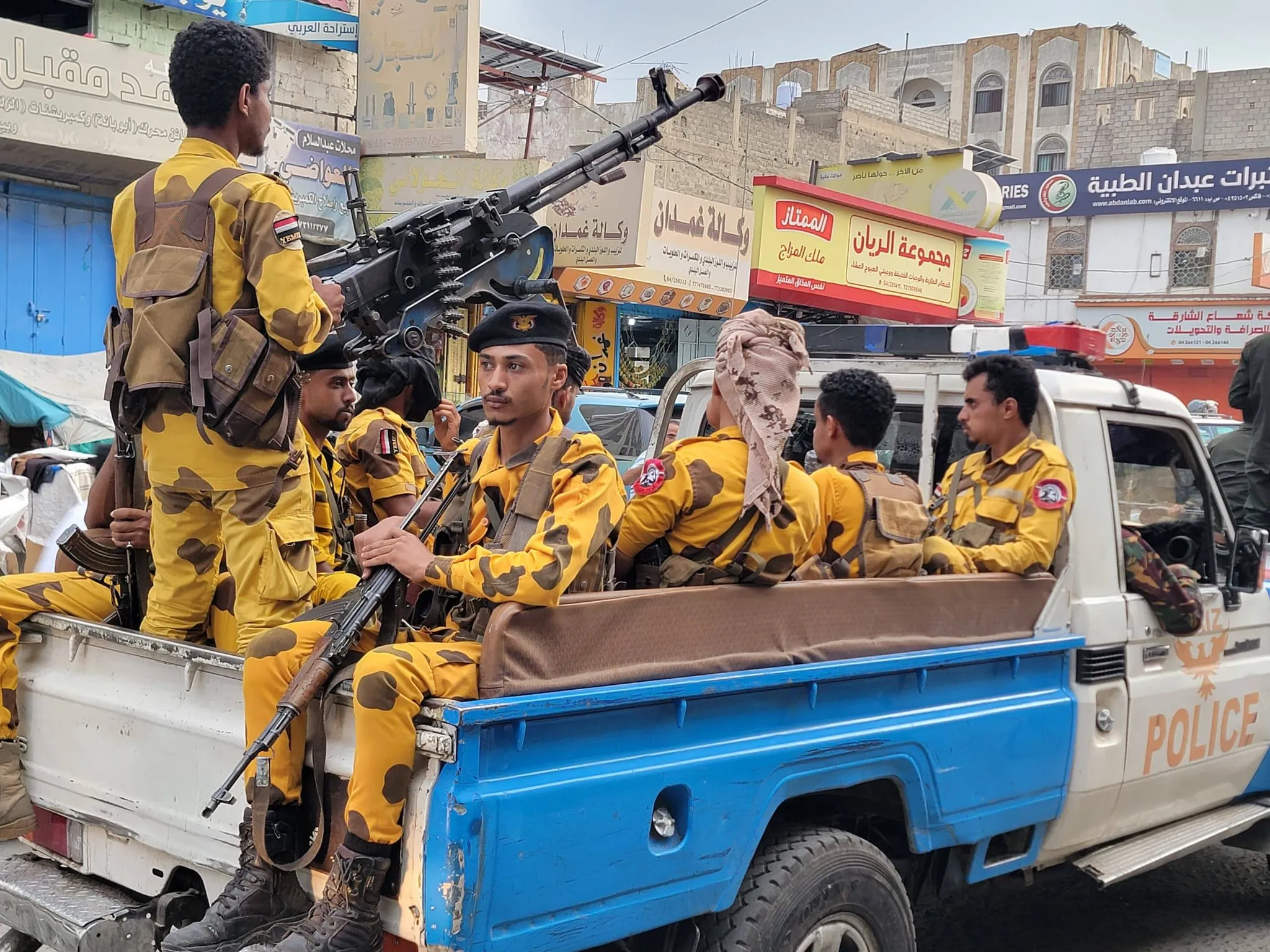 شرطة تعز تبدأ حملة أمنية واسعة لتعزيز الأمن وتنظيم حمل السلاح