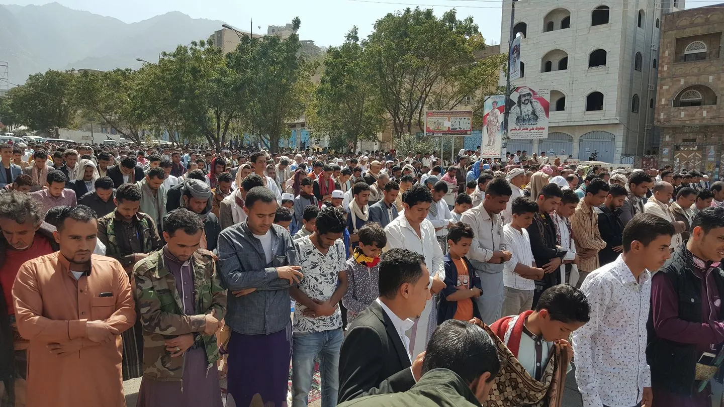 تعز.. وقفة احتجاجية في ساحة الحرية احتفاء بذكرى الوحدة