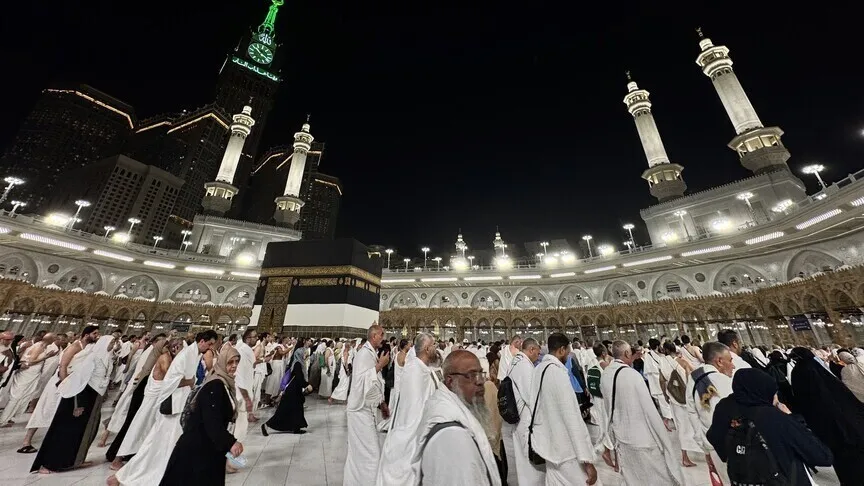 أكثر من 1.7 مليون حاج من 165 جنسية يؤدون المناسك