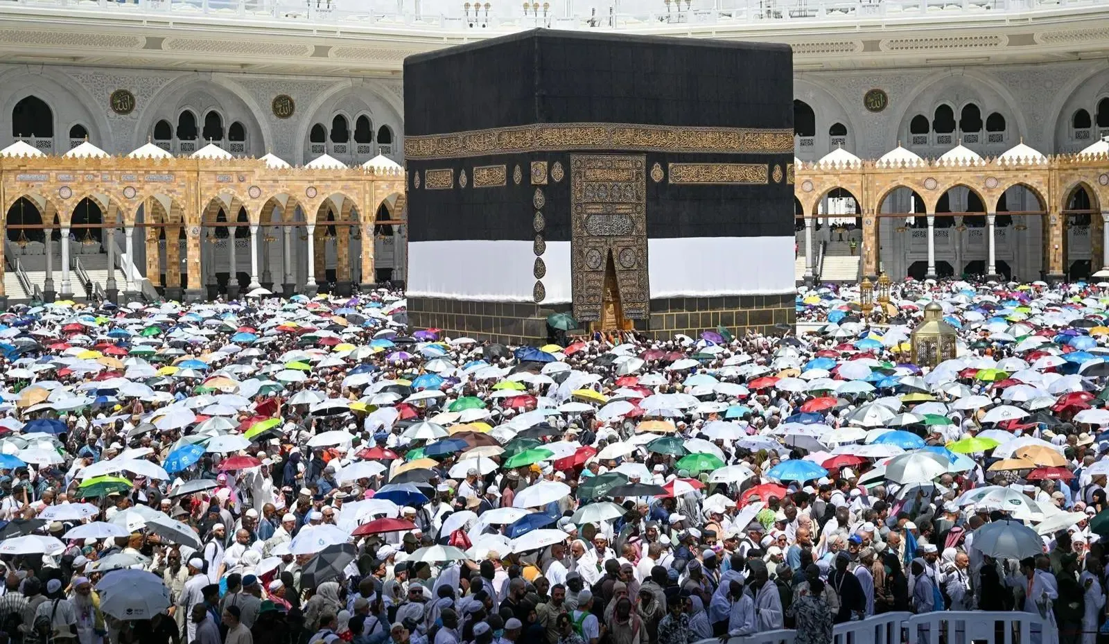 الحجاج المتعجلون يؤدون طواف الوداع بيسر وطمأنينة