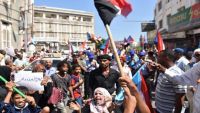 عدن على صفيح ساخن.. الحراك الموالي للإمارات يحشد أنصاره من المحافظات لإسقاط الشرعية (تقرير)