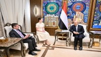 خلال لقائه سفير واشنطن.. العليمي يشدد على دعم الحكومة اليمنية والضغط على إيران
