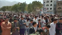 وقفة احتجاجية حاشدة في تعز للمطالبة بالغاز والماء والكهرباء ودعم الجيش