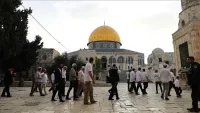 مستوطنون إسرائيليون يقتحمون المسجد الأقصى ويعتدون على 2 من حراسه